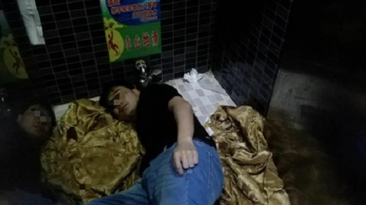 Pria Tiongkok berusaha selamatkan ponsel yang tercebur ke dalam toilet