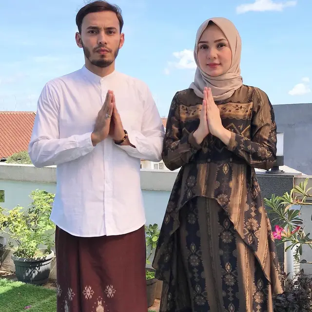 Berperan Jadi Suami Antagonis, Ini 6 Potret Kebersamaan Rifky Alhabsyi dan Istri