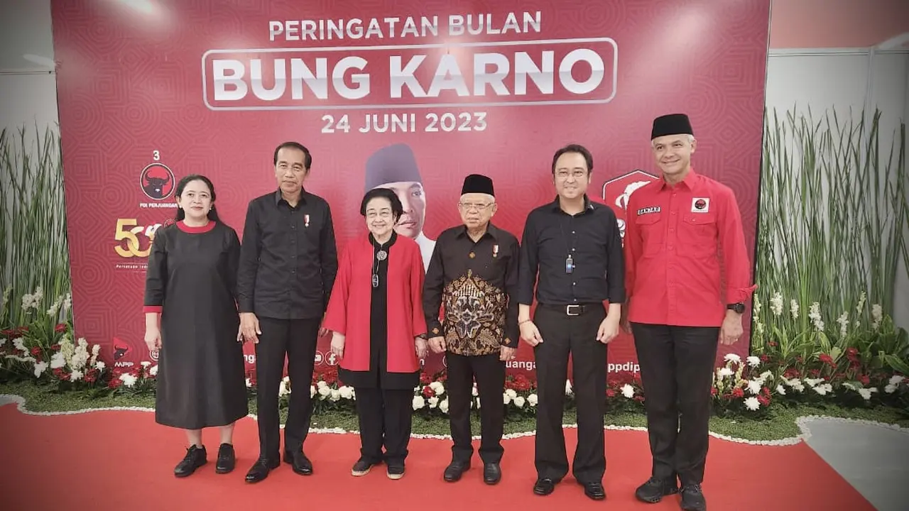 Senyum Megawati, Prananda, Puan, Hingga Jokowi dan Ganjar Usai Acara ...