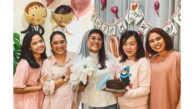 Segera Menikah, Ini 6 Momen Seru Bridal Shower Regina Ivanova
