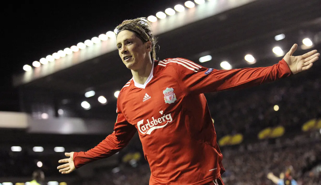 Fernando Torres - Mantan bomber Liverpool ini mengaku ada peran Captain Tsubasa yang membawanya hingga menjadi salah satu penyerang terbaik di dunia. Torres sejak kecil selalu berada di barisan depan saat menonton serial anak tersebut. (AFP/Andrew Yates)