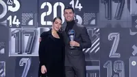 Georgina Rodriguez dan Cristiano Ronaldo saat menerima penghargaan spesial dari FIFA (Foto: Instagram @georginagio).