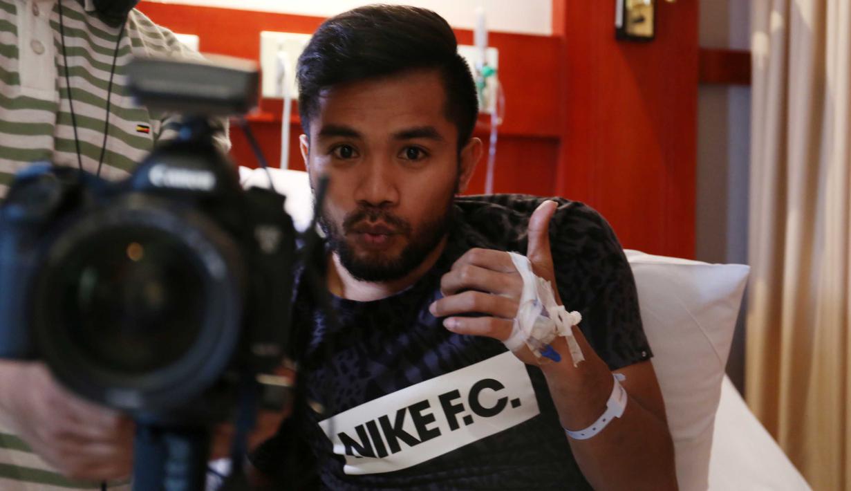 Pemain Persib Bandung, Zulham Zamrun saat menjalani pemulihan cedera di Rumah Sakit, Jakarta, Selasa(8/12/2015). (Bola.com/Nicklas Hanoatubun)