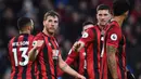 Para pemain Bournemouth merayakan gol yang dicetak Dan Gosling ke gawang Arsenal pada laga Premier League di Stadion Vitality, Bournemouth, Kamis (26/12). Kedua klub bermain imbang 1-1. (AFP/Glyn Kirk)