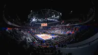 Suasana Upacara Pembukaan Piala Dunia FIBA 2023 di Indonesia Arena, Kompleks Gelora Bung Karno, Jakarta, Jumat (25/8/2023). (Bola.com/Bagaskara Lazuardi)