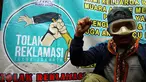 Masyarakat Nelayan Tradisional Teluk Jakarta mengenakan masker selam saat unjuk rasa di Kementerian Lingkungan Hidup dan Kehutanan, Jakarta, Kamis (3/11). Dalam aksinya, mereka meneriakkan pencabutan reklamasi di teluk Jakarta. (Liputan6.com/Johan Tallo)