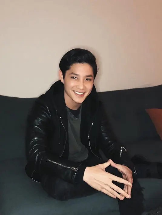 Meski merasakan senang, ia juga mengaku sedih. Lantas apa yang membuat Rasya sedih saat kembali memiliki seorang adik. (Instagram/teukurassya)