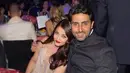 Belakangan ini Aishwarya Rai dan Abhishek Bachchan menjadi pusat perhatian publik. Lantaran sudah 10 tahun menikah, ternyata pasangan ini masih tinggal di rumah orangtua Abhishek, Amitabh Bachchan. (Foto: dnaindia.com)