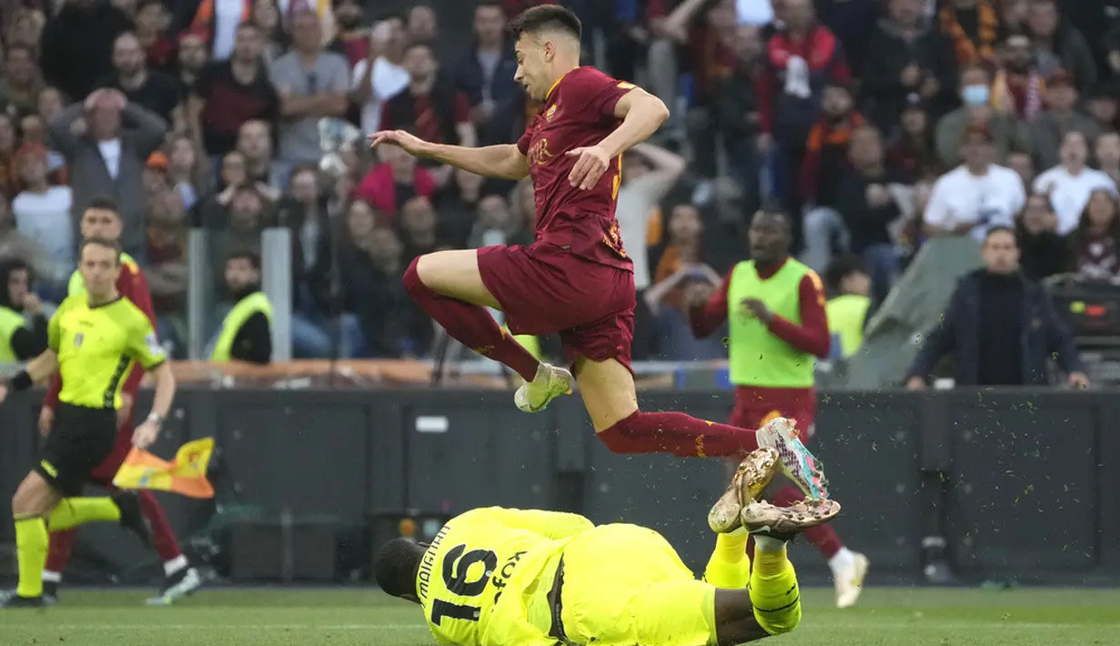 <p>Gol baru tercipta di menit ke-90+3. Melalui serangan balik cepat, Tammy Abraham merobek gawang tim tamu setelah memanfaatkan umpan Mehmet Celik. (AP Photo/Gregorio Borgia)</p>