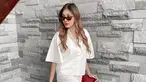 Selalu tampil stylish bak remaja, banyak yang tak percaya jika Demmy Febriana sudah menikah dan dikaruniai anak. Padu padan outfit yang dikenakan oleh lawan main Yasmin Napper di sinetron Love Story The Series ini selalu modis dan kekinian, sehingga membuatnya kerap dipuji bak ABG meski usianya sudah menginjak kepala 3. (Liputan6.com/IG/@demmyfebriana)