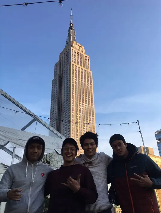 Salah satu yang menjadi kendala adalah, saat harus syuting pada suhu minus empat derajat. Tidak hanya dirasakan oleh Maxime, tapi juga pemeran lain dan kru. (Instagram/bouttier_maxime)