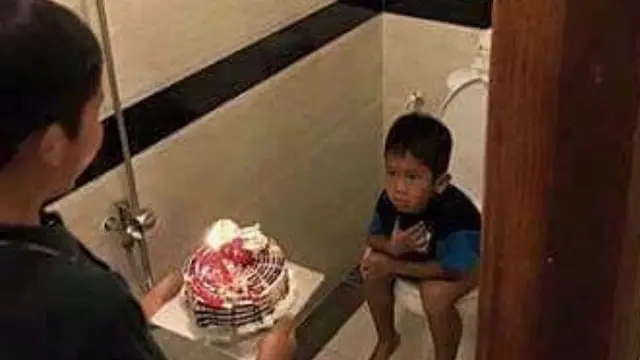 Bikin Gagal Paham, Ini Tingkah Nyeleneh Orang Saat Masuk ke Toilet