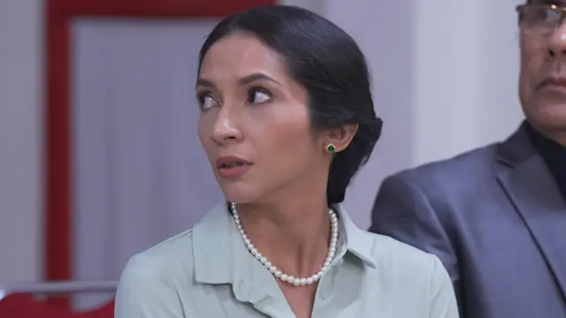 Di Antara Dua Cinta