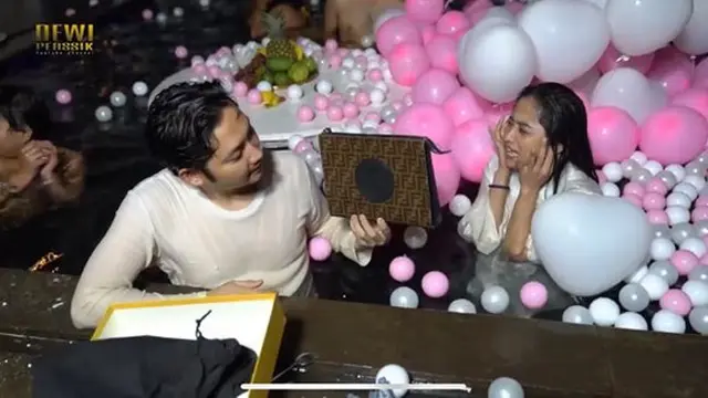 Dewi Perssik membuat sebuah perayaan ulang tahun untuk suaminya Angga Wijaya.