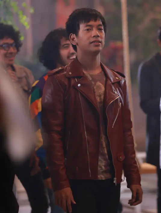 Proses penggarapan video klip arahan sutradara Upie Guava ini berlangsung seru di dalam ruangan. Steve Lillywhite selaku produser pun sukses mengolah bagian suara-suara yang dinyanyikan antar vokalis di lagu ‘Kemesraan’. (Galih W. Satria/Bintang.com)