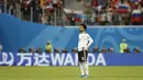 Striker Mesir, Mohamed Salah, tampak kecewa usai ditaklukkan Rusia pada laga Piala Dunia 2018 di Stadion Krestovsky, Saint-Petersburg, Rabu (20/6/2018). Rusia menang 3-1 atas Mesir. (AP/Efrem Lukatsky)