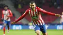 3. Angel Correa – Pemain ini menjadi salah satu nama yang paling sering dimainkan oleh Diego Simeone di Atletico Madrid . Gaya main yang ngotot dan skill mumpuni membuatnya cukup diperhitungkan sebagai pengganti Lionel Messi. (AFP/Gabriel Bouys)