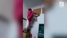 Pembantu rumah tangga di Medan ketahuan mencuri di kamar majikannya. Sang majikan pun meminta pelaku mempraktikkan caranya masuk ke kamar.