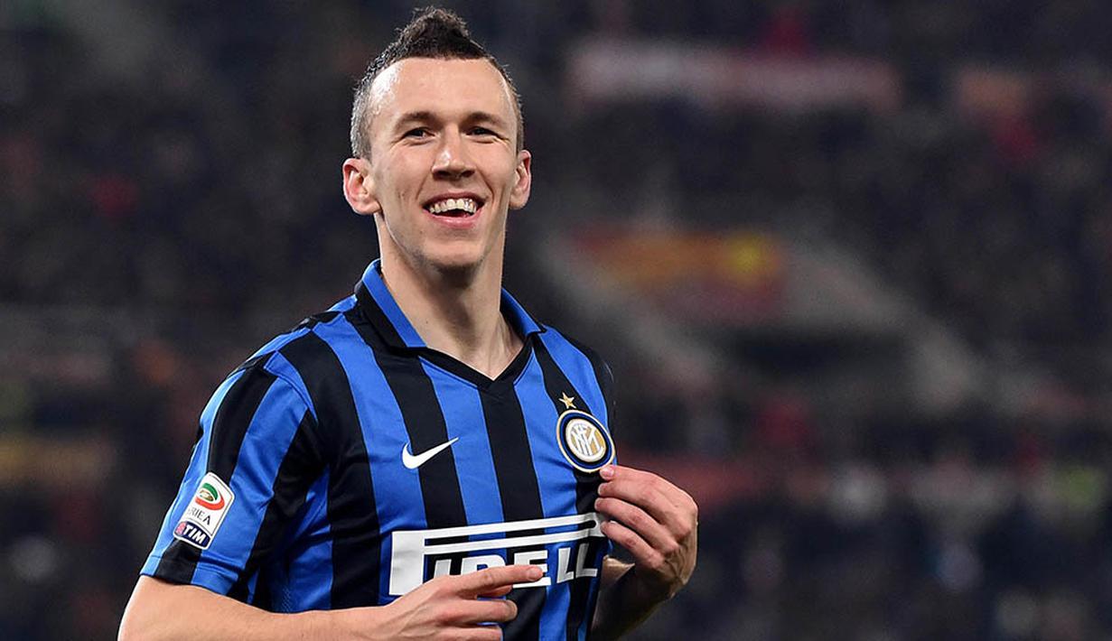 2. Ivan Perisic, winger yang bersinar bersama Inter Milan ini menurut situs Corriere dello Sport, menjadi incaran, Roman Abramovich.  Guna mendatangkan bintang Kroasia itu, Chelsea akan menyiapkan dana 15,7 juta poundsterling. (EPA/Ettore Ferrari)