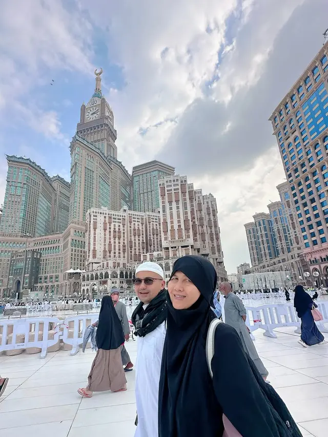 Sahrul Gunawan Umrah Bareng Istri dan Mertua