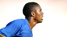 Selebrasi gelandang Brasil, Douglas Costa seusai mencetak gol menghadapi Kolombia dalam partai Copa Amerika U-20 pada 6 Februari 2009 di Stadion Jose Antonio Anzoteagui, Puerto La Cruz, Venezuela. AFP PHOTO/Yuri CORTEZ