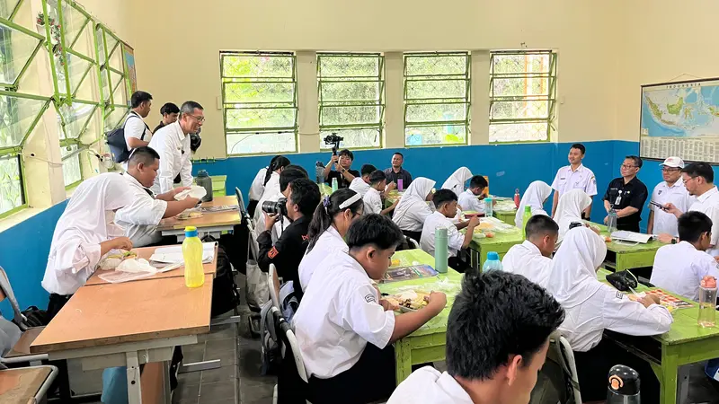 Heru Budi Uji Coba Makan Bergizi Gratis di Manggarai Jaksel