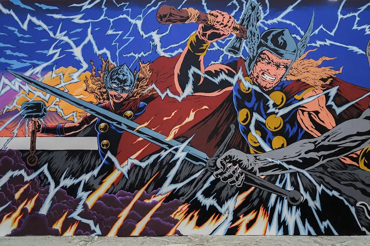 Mural Thor karya Nano Warsono yang berkolaborasi dengan Disney Indonesia. (Foto: Disney Indonesia)