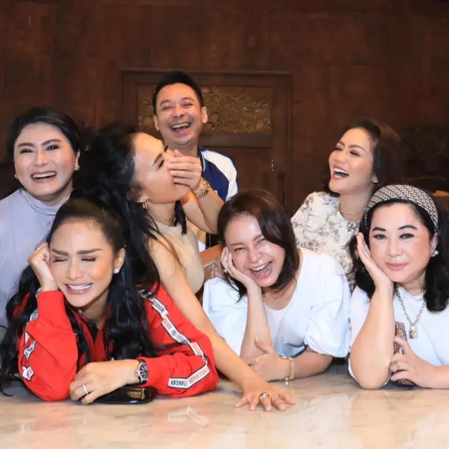 Geng Hey Ladies beranggotakan Krisdayanti, Melly Goeslaw dkk (Foto: Instagram/@krisdayantilemos)