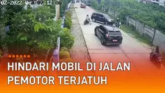 Rekaman CCTV memperlihatkan seorang pemotor terjatuh saat menghindari mobil di jalan mengundang perhatian.