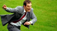 Croation national football team coach Slaven Bilic celebrates after Darijo Srna scored the opening goal against Germany during their Euro 2008 Championships Group B match on June 12, 2008 at Woerthersee stadium in Klagenfurt. AFP PHOTO/VINCENZO PINTO