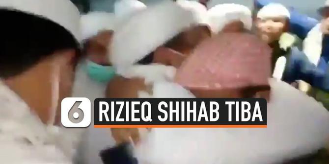 VIDEO: Rizieq Shihab Tiba, Disambut Tangis Haru Pendukungnya
