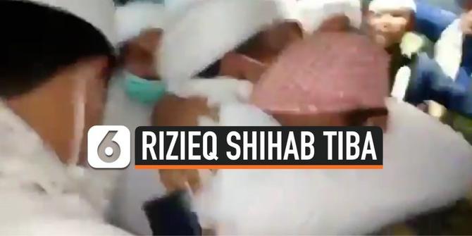VIDEO: Rizieq Shihab Tiba, Disambut Tangis Haru Pendukungnya