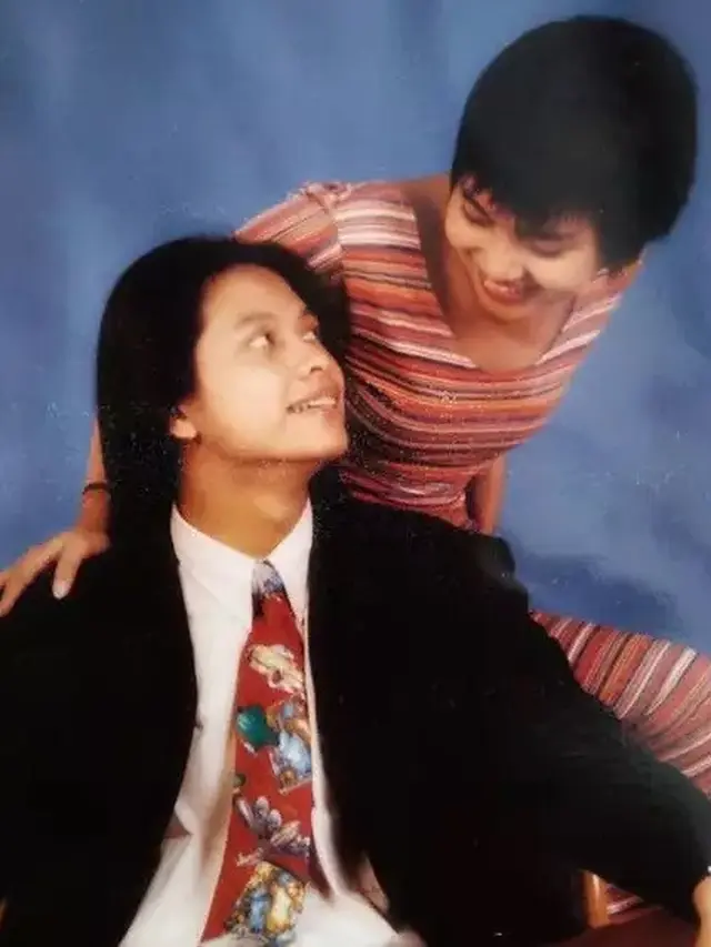 6 Foto Lawas Masa Pacaran Vokalis Band Tanah Air, Rayakan Valentine Penuh Kasmaran