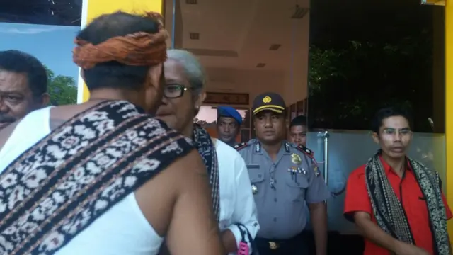 Cawagub Emi Nomleni melakukan kampanye perdana di Kabupaten Sabu Raijua, Senin (19/2/2018), di Sabu Raijua, NTT. (Liputan6.com/Ola Keda)