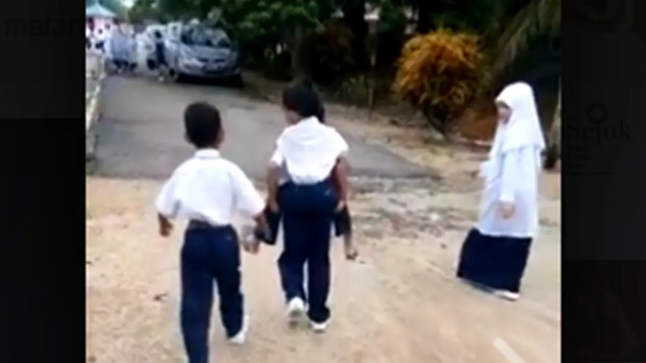 Terharu! 3 Bocah Ini Tunjukkan Kesetiannya Sebagai Sahabat
