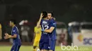 Pemain Persib Bandung, Vujovic mencetak gol ke gawang Mitra Kukar h di Stadion Manahan, Solo. Jumat (25/2/2017). (Bola.com/Nicklas Hanoatubun)