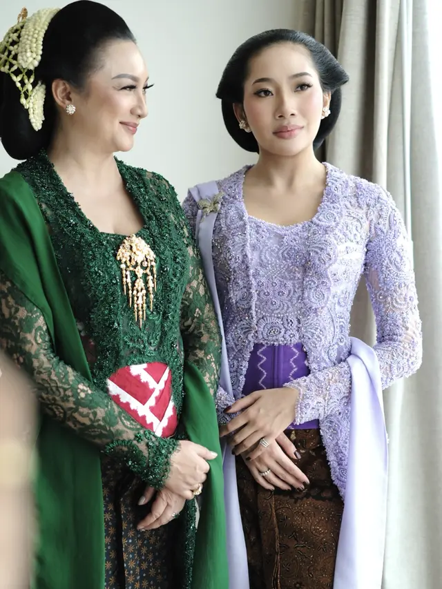 Model Kebaya Soft Ungu Terbaru 2026