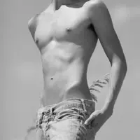 22 Hal yang Bakal Kamu Alami Jika Pacaran dengan Cowok Kurus