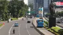 Suasana Jalan Jenderal Sudirman, Jakarta, Selasa (5/2). Libur Tahun Baru Imlek 2019 menyebabkan ruas jalan protokol di Ibukota bebas dari kemacetan dibandingkan hari biasa yang dipadati kendaraan bermotor. (Liputan6.com/Immanuel Antonius)