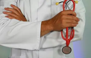 Kisah Haru Pemuda yang Kembali Bersama Dokter Penyelamat Hidupnya