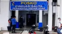 Sayangnya, meski telah dilengkapi tim medis, kondisi aula masih kurang layak untuk menampung korban asap apalagi dalam jumlah besar.