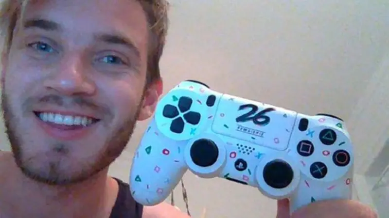 Ultah, PewDiePie Dapat `PlayStation` Palsu dari Sony