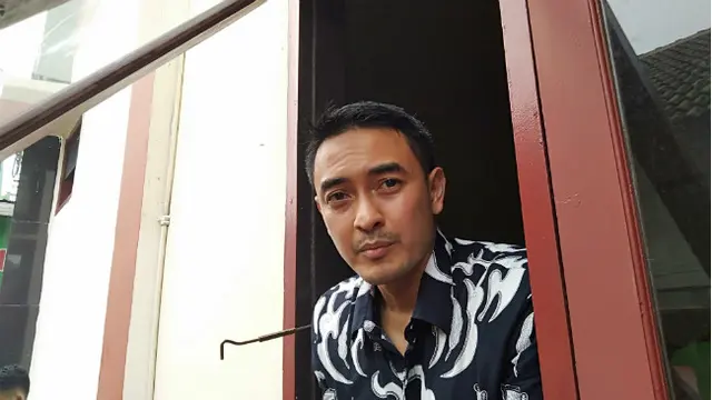 Dari Balik Meja Hijau, Zumi Zola Ucapkan Ulang Tahun Istri