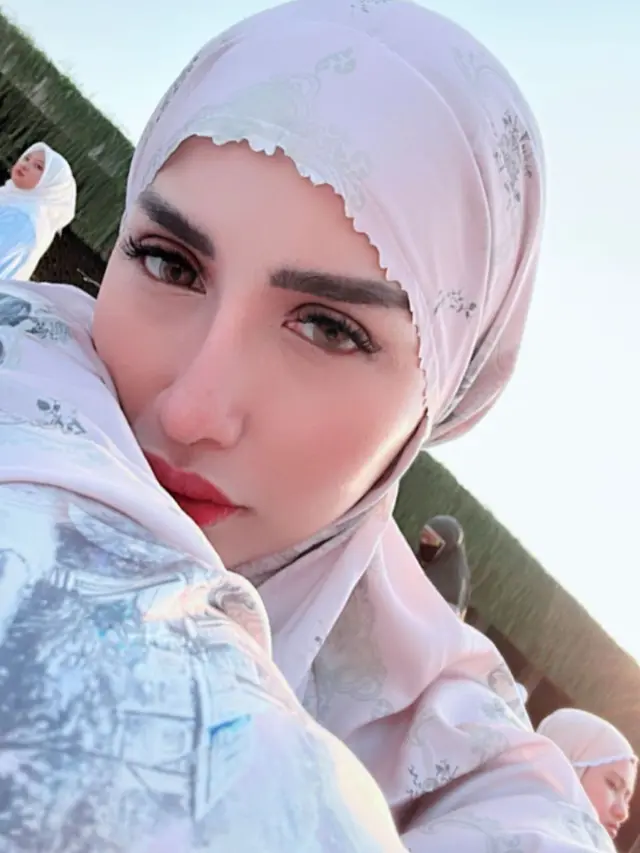 Andiez Istri Iqbal Pakula