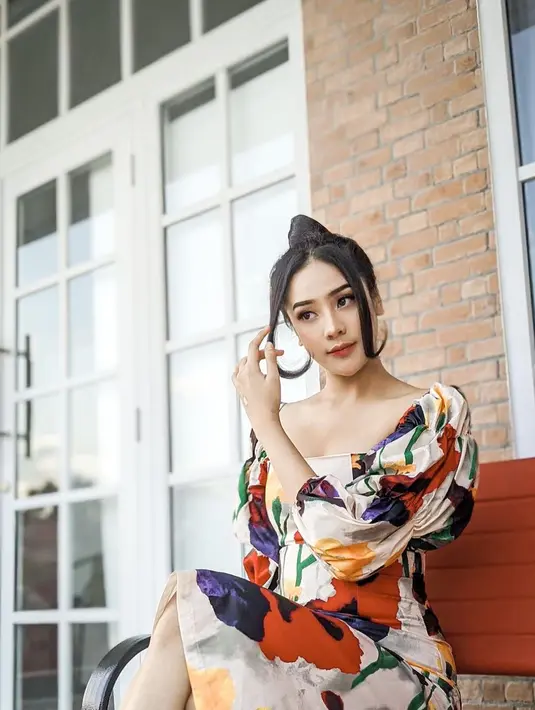 Sebagai seorang perempuan, Anya melihat sosok Ikky adalah laki-laki yang giat dalam berjuang. Terutama dalam urusan bermusik, seperti diketahui Ikky adalah anak komedian Sule, namun ia tidak pernah mengandalkan ayahnya hingga sukses sampai sekarang. (Instagram/anyageraldine)