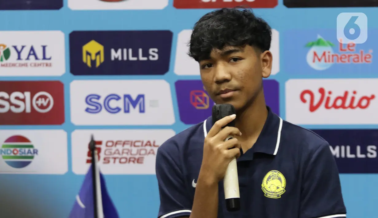 Pemain timnas U-17 Malaysia, Afiq Danish saat memberi keterangan terkait kesiapannya menghadapi laga Kualifikasi Piala AFC U-17 2023 grup B, Kabupaten Bogor, Jawa Barat, Jumat (30/9/2022). (Liputan6.com/Helmi Fithriansyah)