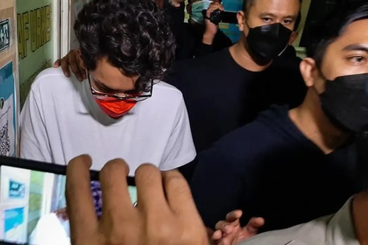 Tertunduk Malu, Ini 5 Potret Ardhito Pramono saat Diringkus Polisi