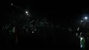 Pebulutangkis legendaris dunia asal Denmark, Peter Gade menyapa penonton pada laga Yonex Legends Vision di GOR Asia Afrika, Jakarta, Senin (17/8/2015). (Bola.com/Vitalis Yogi Trisna)
