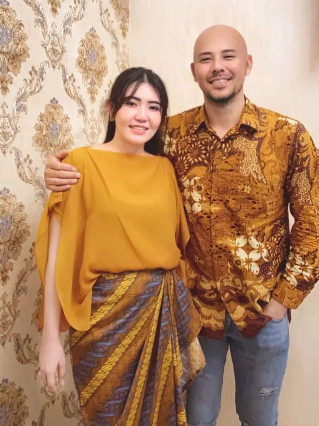7 Gaya Via Vallen Tampil Kompak dengan Kekasih Ini Didoakan Segera Menikah