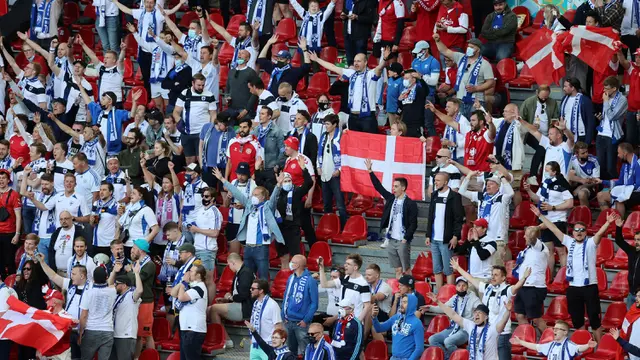 Foto Piala Eropa: Cemas Bercampur Sedih, Ekspresi Pendukung Denmark Kala Christian Eriksen Kolaps